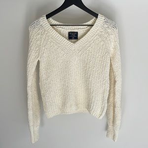 Abercrombie & Fitch Cream V-neck knit sweater, size XXS